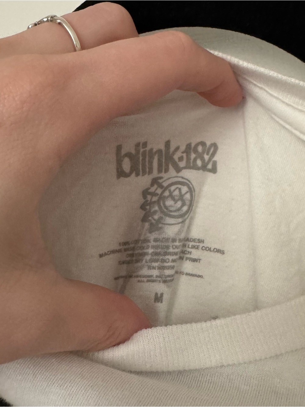Blink-182 Short Sleeve Tour Tee - Picture 2 of 3